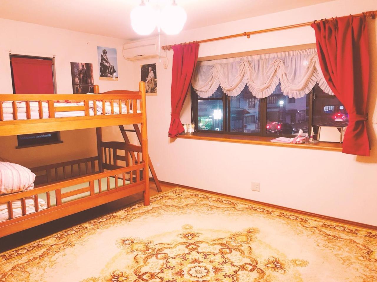 Отель Eins Iga Экстерьер фото